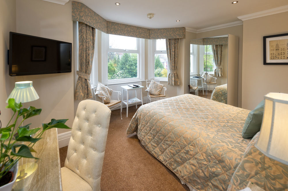 Cheshire Hospitality Ltd T\/A Lennox Lea Studios & Apartments Сейл Екстер'єр фото