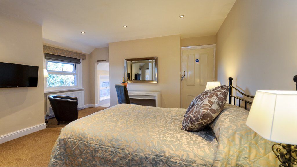 Cheshire Hospitality Ltd T\/A Lennox Lea Studios & Apartments Сейл Екстер'єр фото