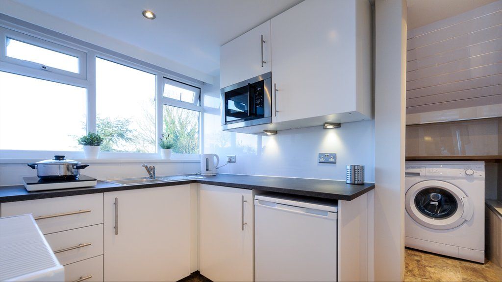 Cheshire Hospitality Ltd T\/A Lennox Lea Studios & Apartments Сейл Екстер'єр фото